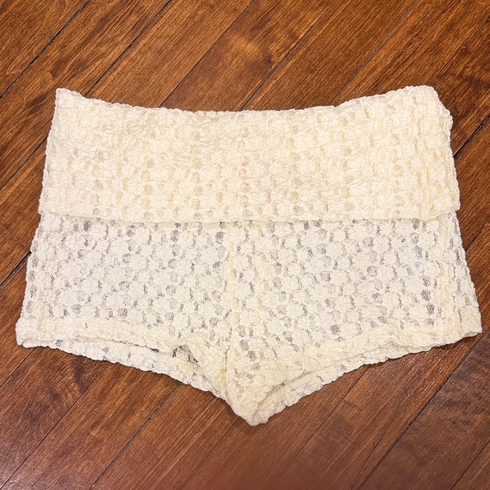 Edikted Cream Lace Shorts